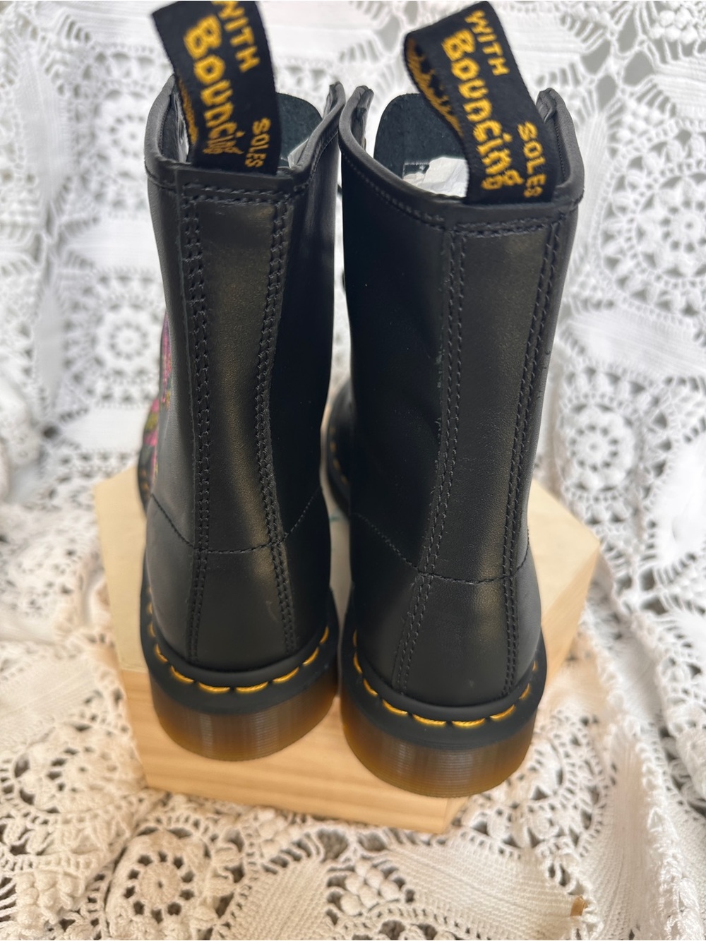 RARE Dr. Martens 1460 Vonda II Floral Embroidered Boots - Women’s Size 9 (NWOB) - Picture 6 of 13